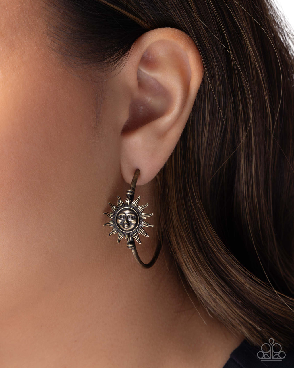 eight-dollar-jewelry-haute-heraldry-brass-earrings-paparazzi-accessories
