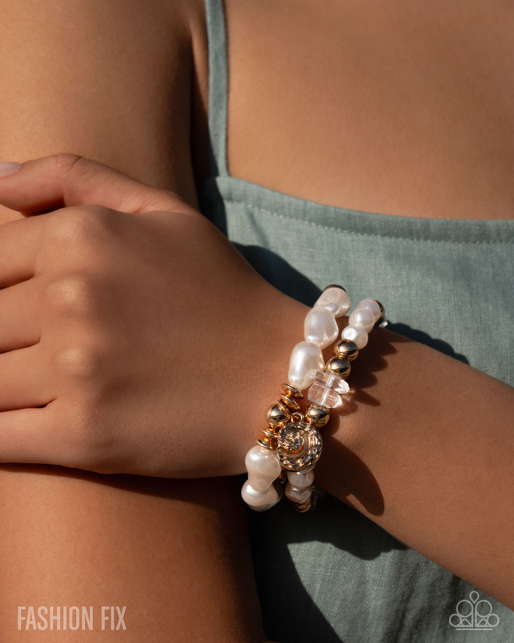 eight-dollar-jewelry-melodic-mermaid-gold-bracelet-paparazzi-accessories