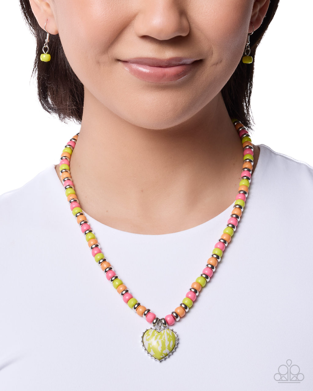 eight-dollar-jewelry-peaceful-pattern-green-necklace-paparazzi-accessories