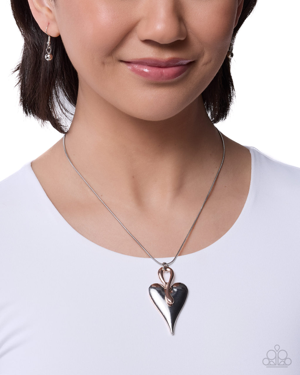 eight-dollar-jewelry-courting-chief-silver-necklace-paparazzi-accessories