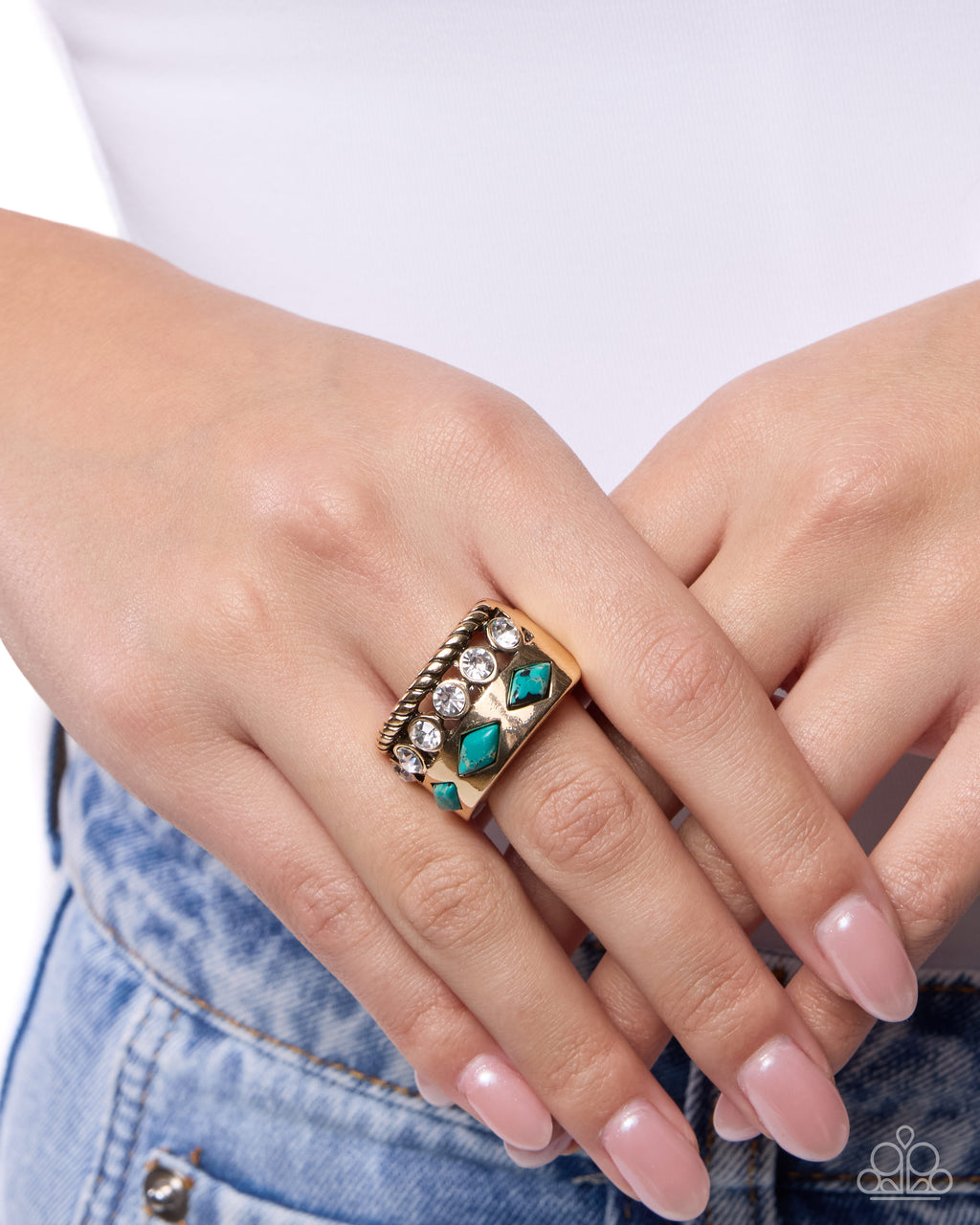 eight-dollar-jewelry-seasonal-statement-green-ring-paparazzi-accessories
