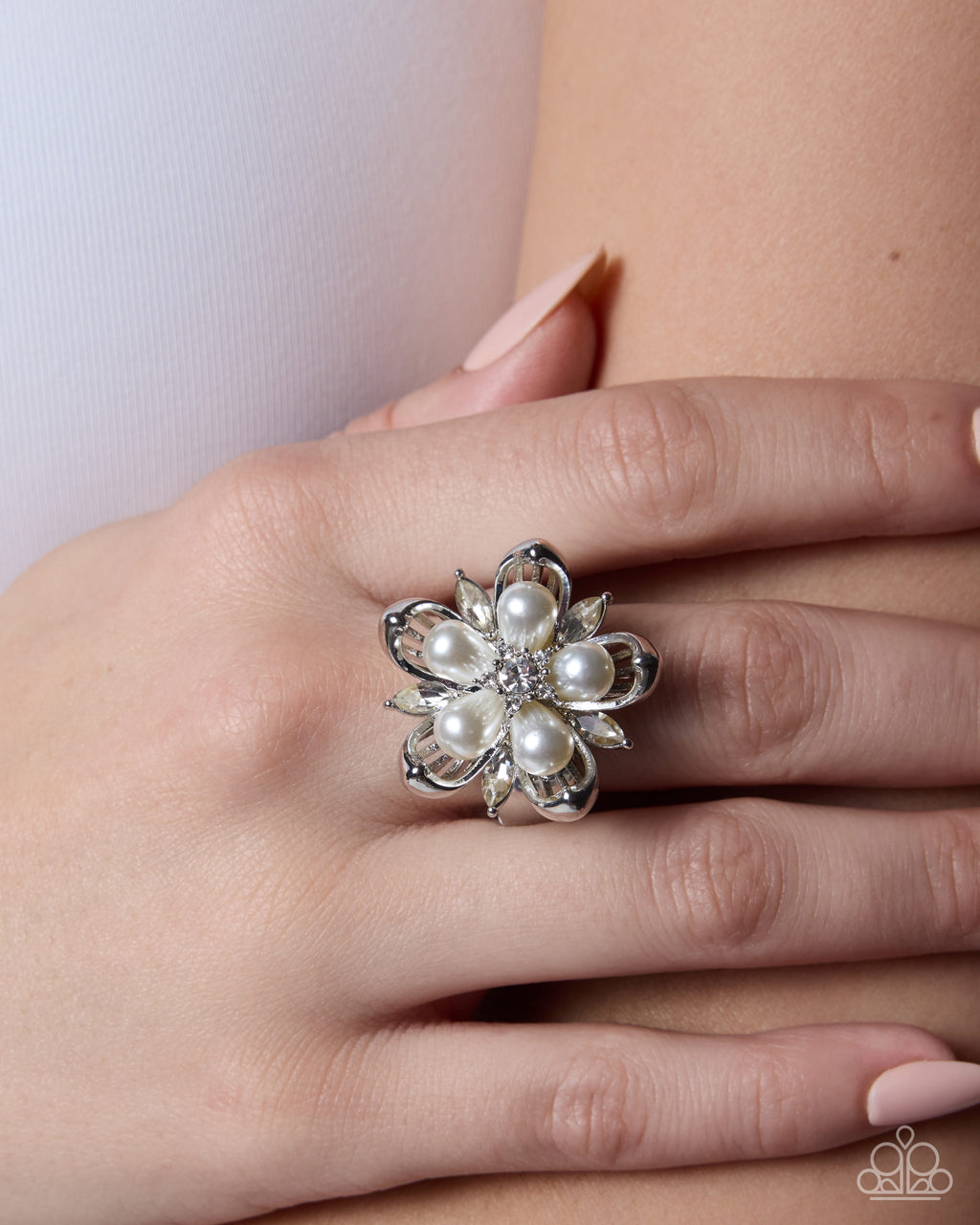 eight-dollar-jewelry-giving-glitz-white-ring-paparazzi-accessories