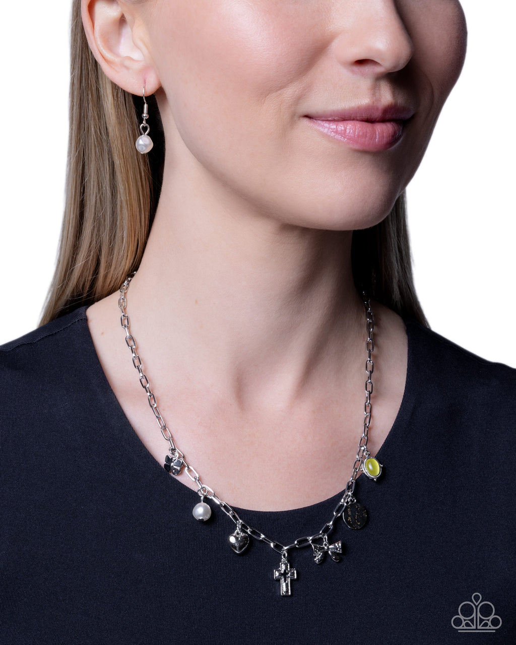 eight-dollar-jewelry-intellectual-icon-yellow-necklace-paparazzi-accessories