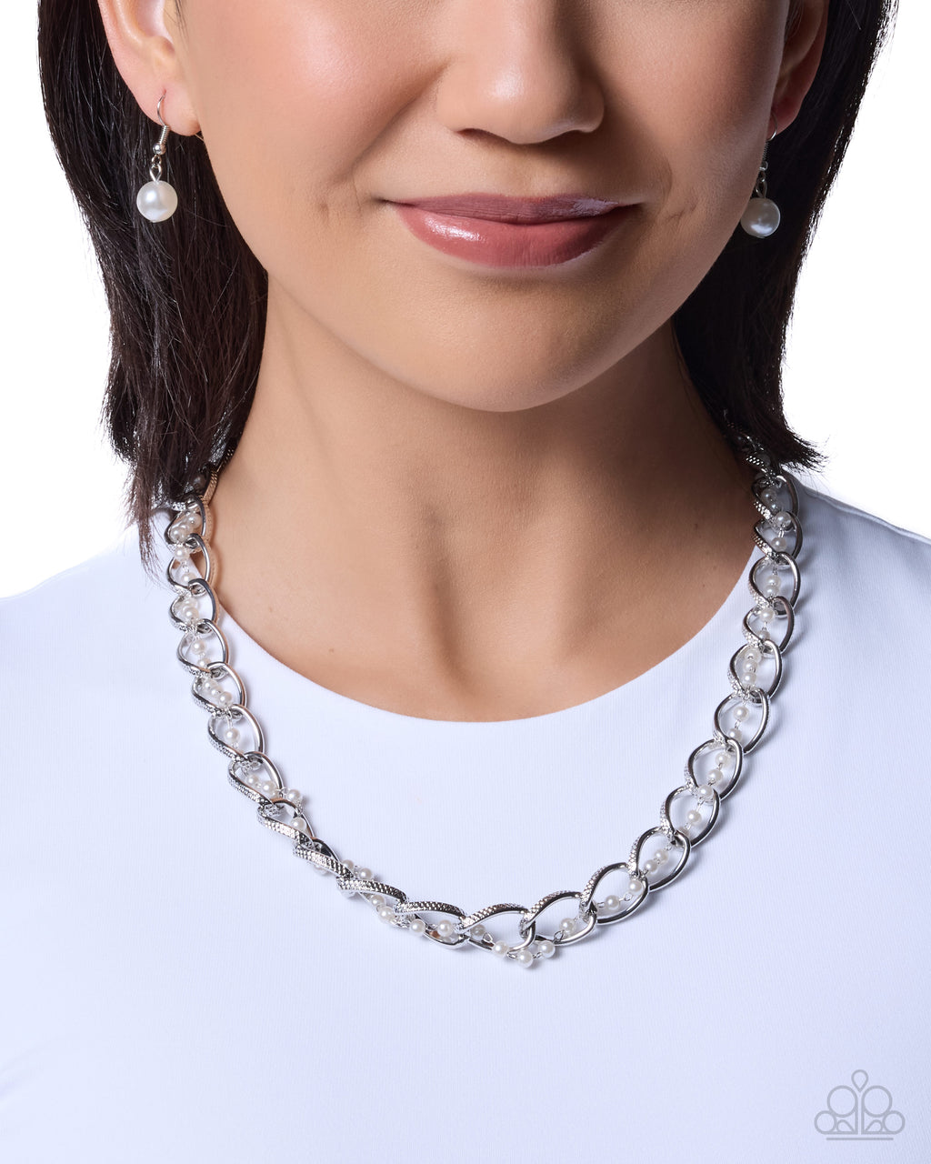 eight-dollar-jewelry-professional-polish-white-necklace-paparazzi-accessories