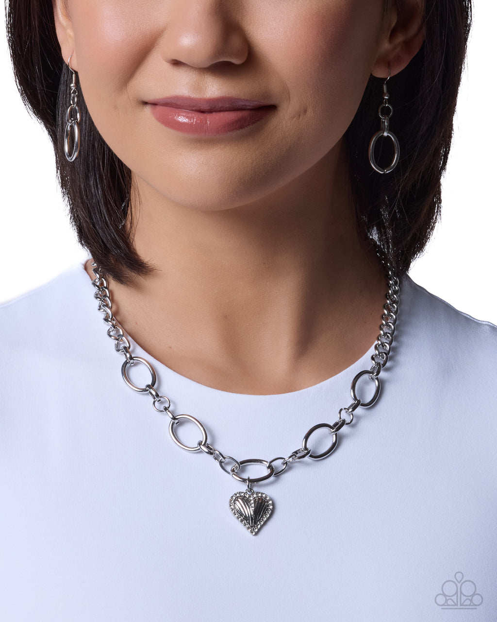 eight-dollar-jewelry-lunch-date-white-necklace-paparazzi-accessories