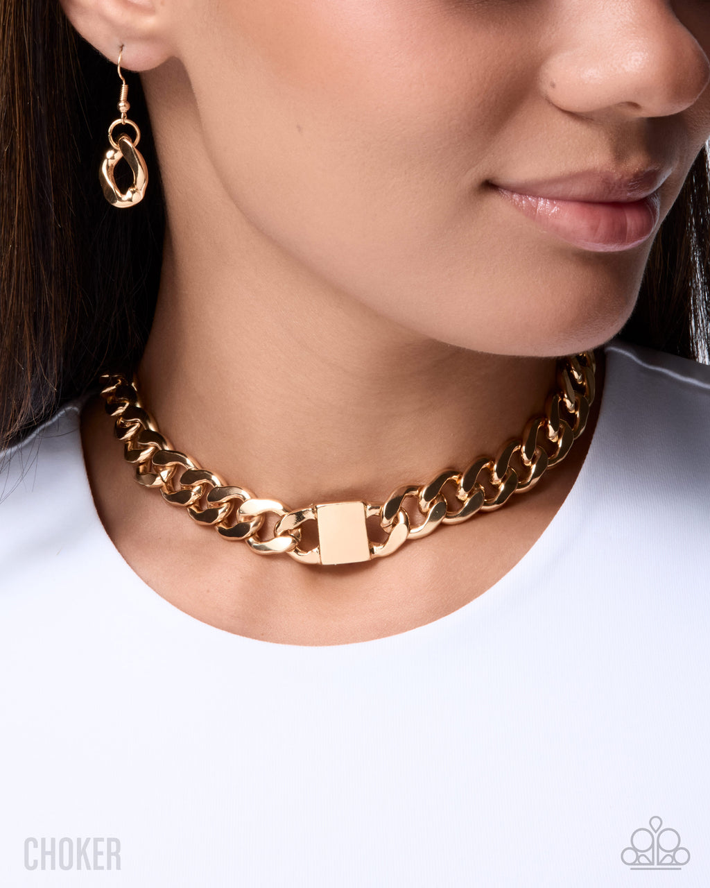 eight-dollar-jewelry-rebellious-reaction-gold-necklace-paparazzi-accessories