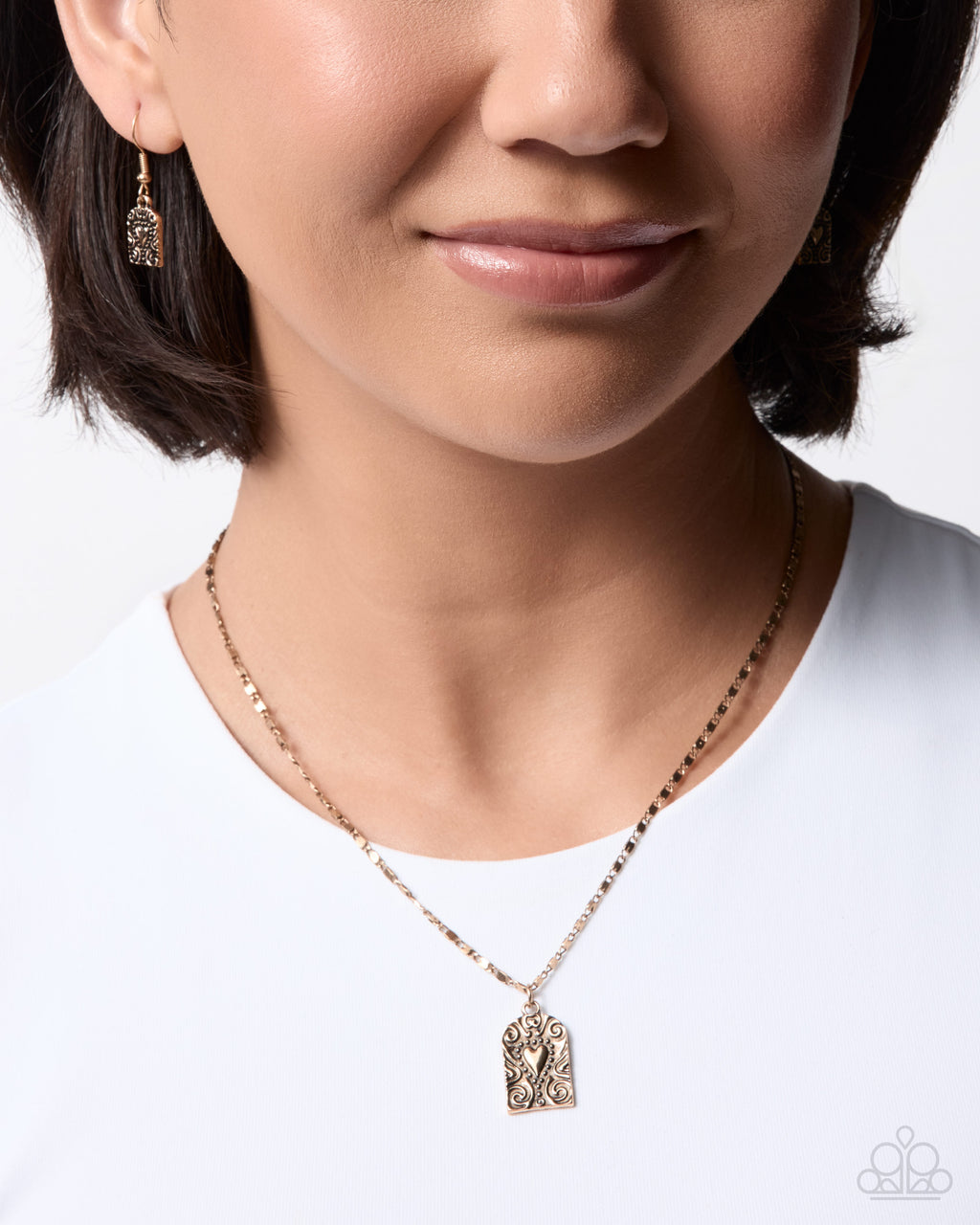 eight-dollar-jewelry-fine-flirtation-gold-necklace-paparazzi-accessories