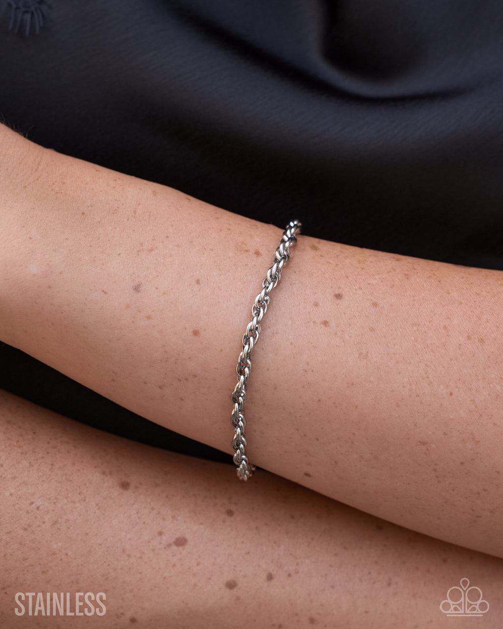 eight-dollar-jewelry-polished-proof-silver-bracelet-paparazzi-accessories
