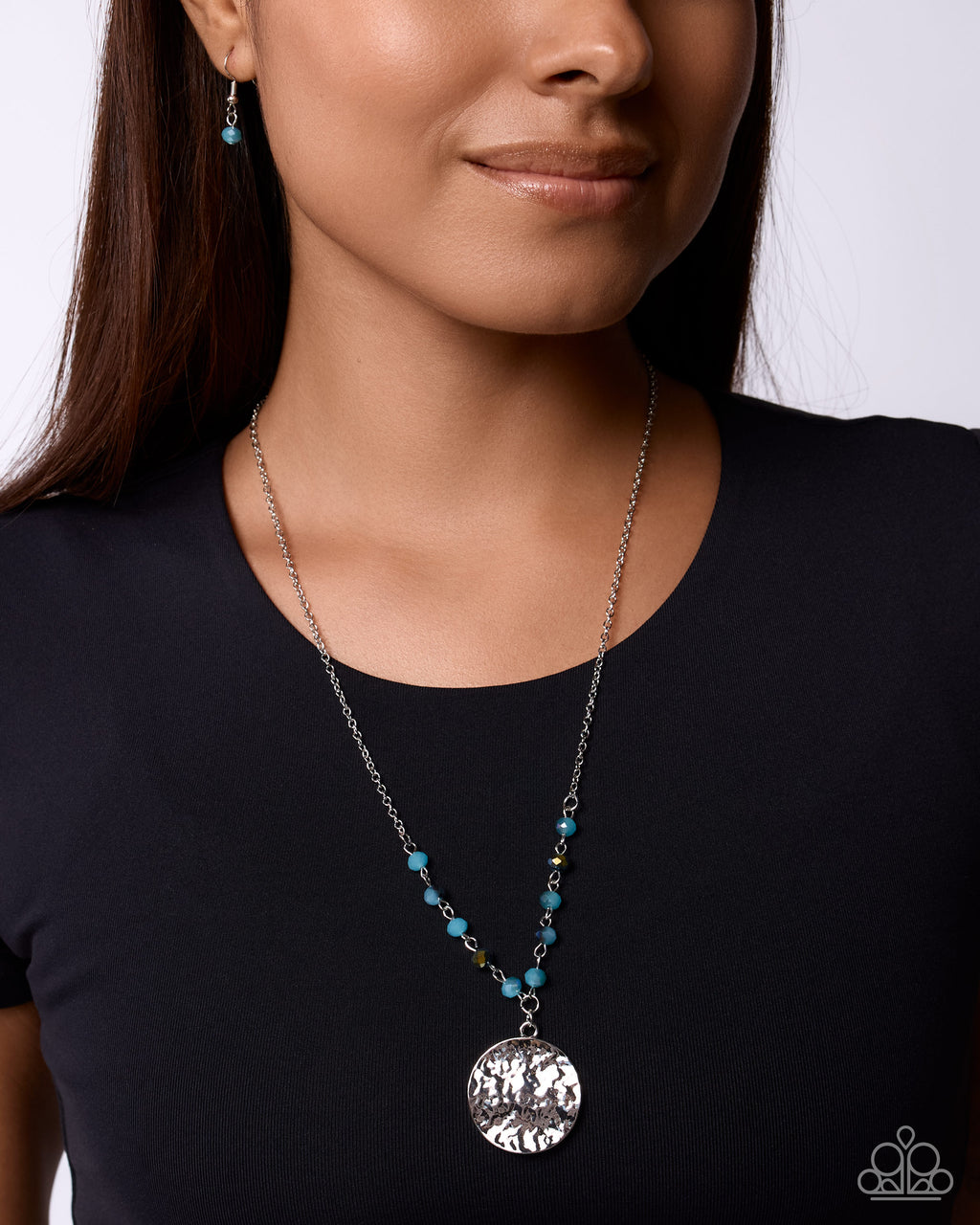 eight-dollar-jewelry-hammered-homecoming-blue-necklace-paparazzi-accessories
