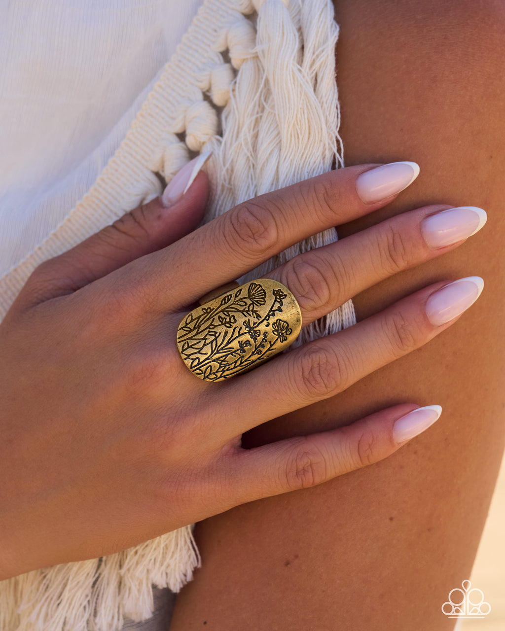 eight-dollar-jewelry-out-in-the-garden-brass-ring-paparazzi-accessories