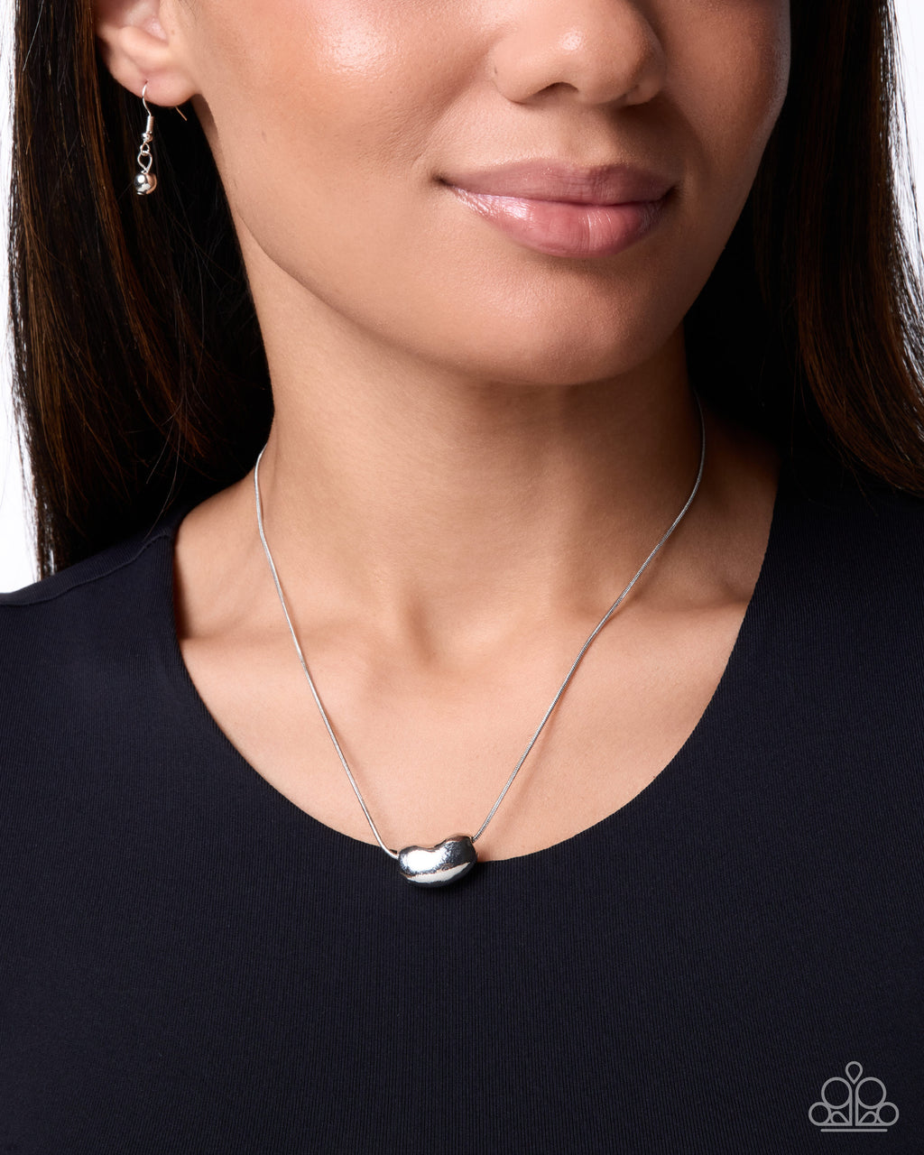 eight-dollar-jewelry-trendy-talent-silver-necklace-paparazzi-accessories