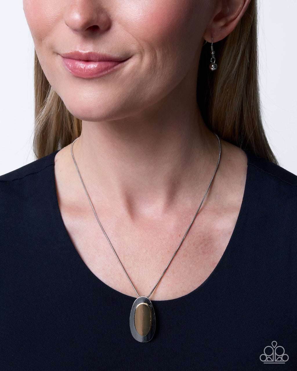 eight-dollar-jewelry-managerial-makeover-silver-necklace-paparazzi-accessories