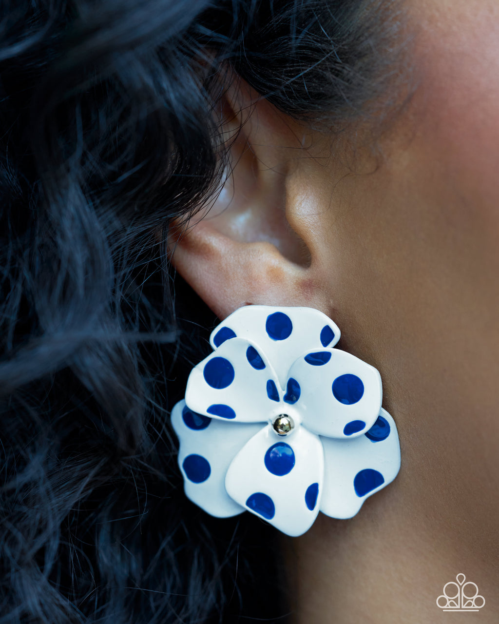 eight-dollar-jewelry-dotted-dialogue-blue-post earrings-paparazzi-accessories