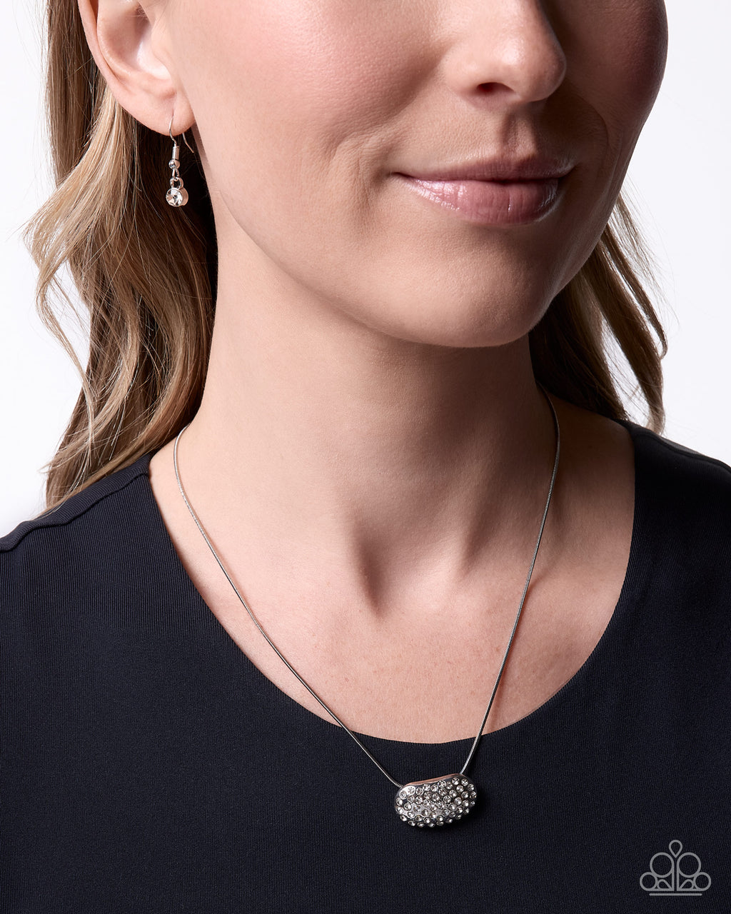 eight-dollar-jewelry-trendy-tell-white-necklace-paparazzi-accessories