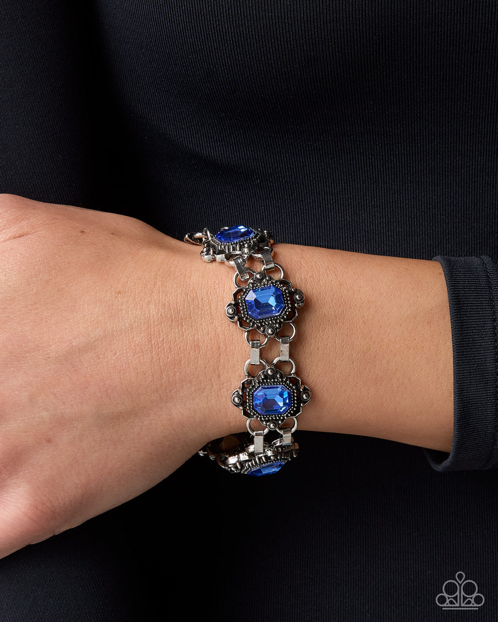 eight-dollar-jewelry-brief-bloom-blue-bracelet-paparazzi-accessories