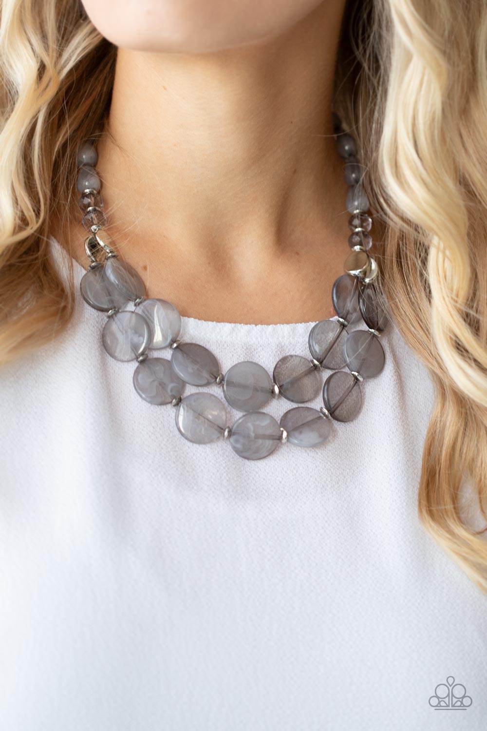 five-dollar-jewelry-beach-day-demure-silver-necklace-paparazzi-accessories