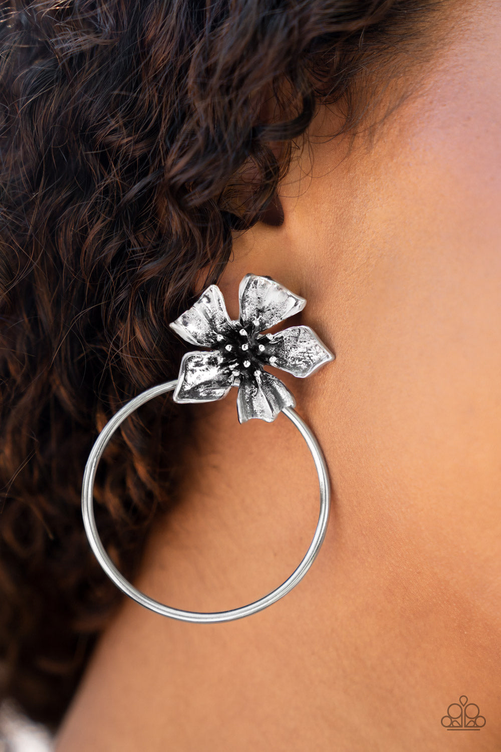 five-dollar-jewelry-buttercup-bliss-silver-post earrings-paparazzi-accessories