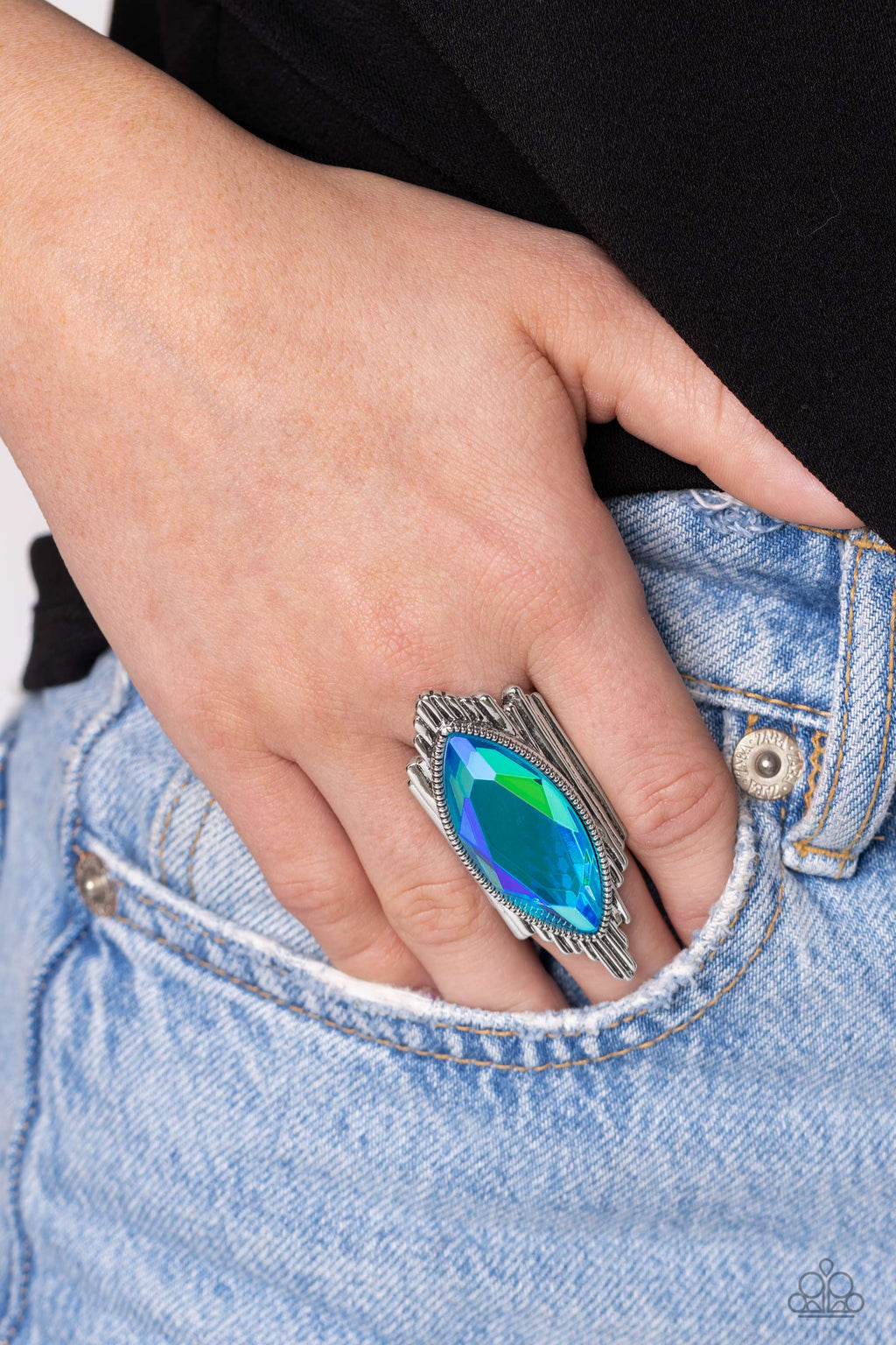 Stunning Showman - Green Ring - Paparazzi Accessories