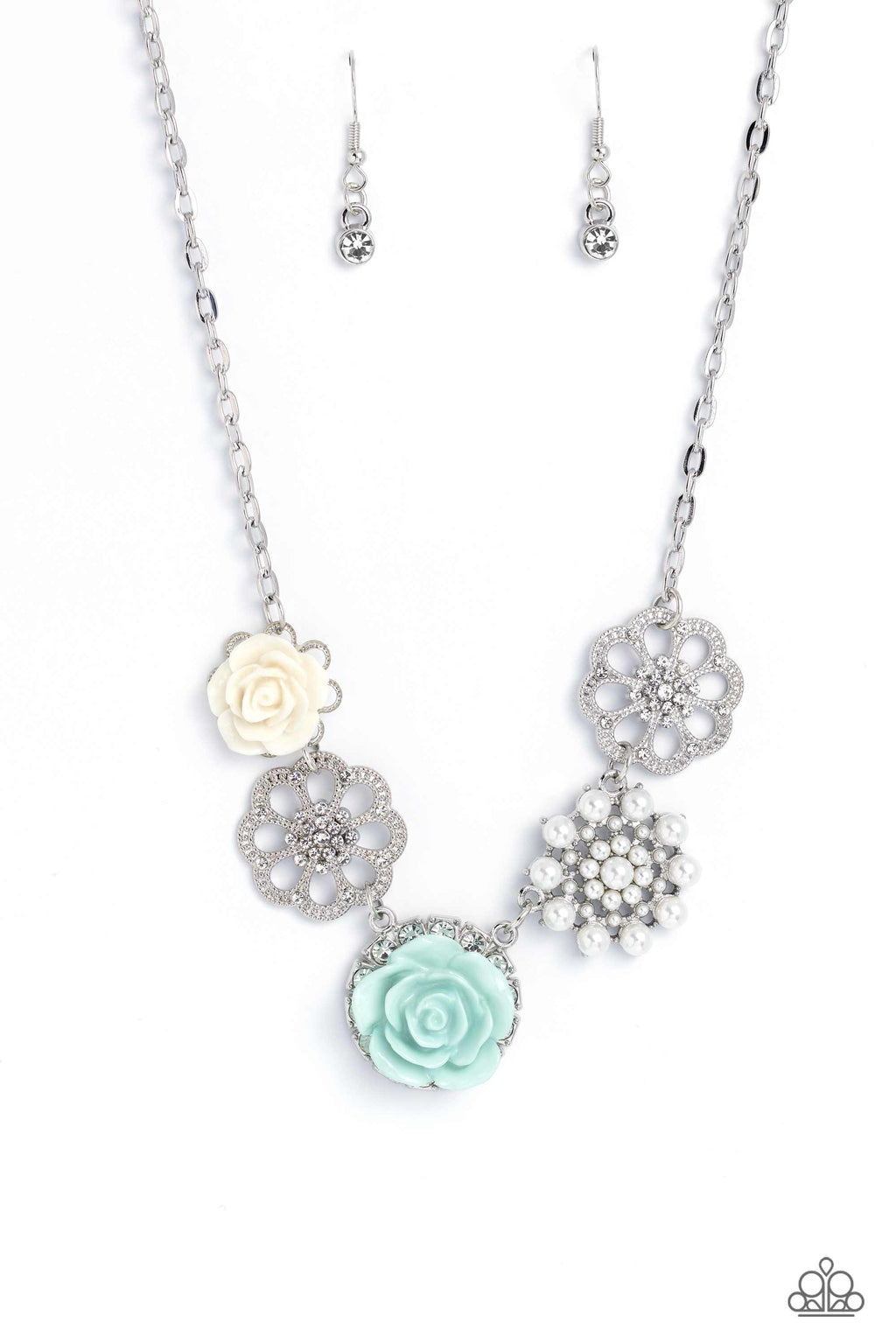 five-dollar-jewelry-tea-party-favors-blue-necklace-paparazzi-accessories
